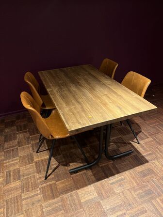 Bar/cafébord m. 4 stole