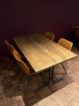 Bar/cafébord m. 4 stole