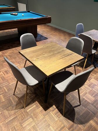 Bar/cafébord m. 4 stole