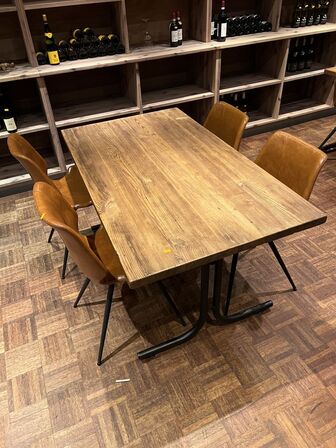 Bar/cafébord m. 4 stole