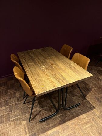 Bar/cafébord m. 4 stole