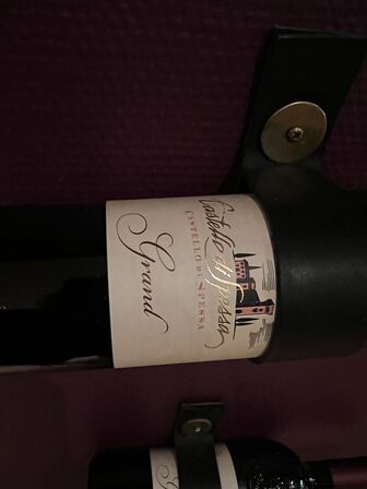 18 stk. vinophæng inkl. vin