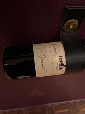 18 stk. vinophæng inkl. vin