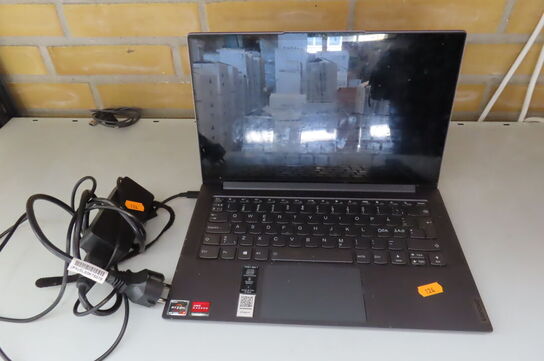 Bærbar computer LENOVO Yoga Slim 7