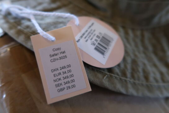 Ca. 200 stk. Cozy By JZ Safari hatte 