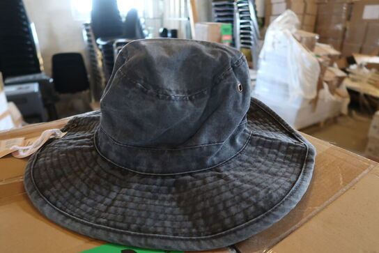 Ca. 200 stk. Cozy By JZ Safari hatte 