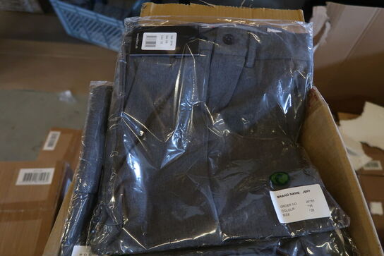 Ca. 200 dele diverse tøj