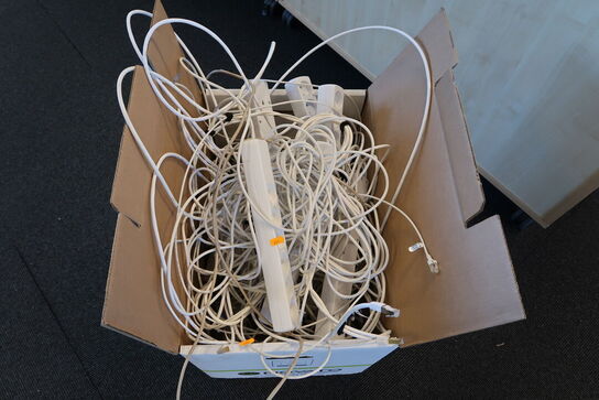 Kasse med forlængerledninger