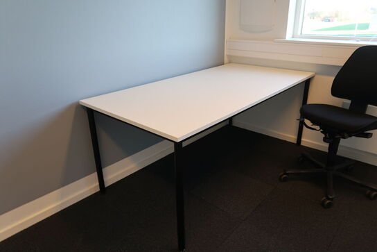 Mødebord EFG med kontorstol KINNARPS