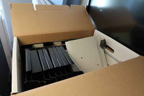 Div. Kasser med kontorartikler