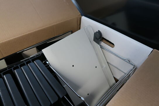 Div. Kasser med kontorartikler