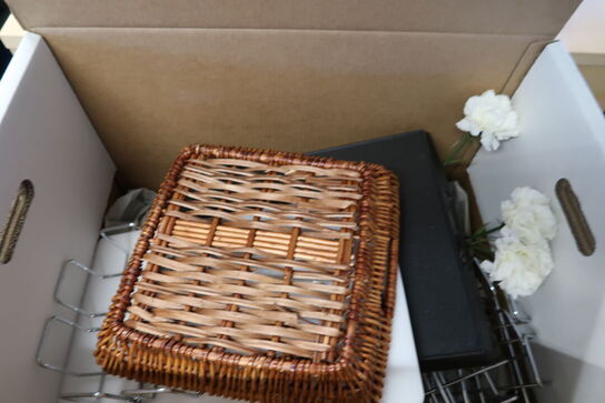 3 stk. kasser med div. Køkkenservice