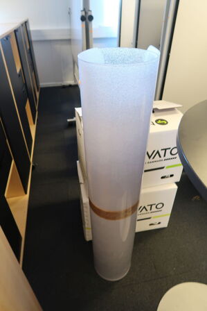 2 stk. kasser med forlængerledninger samt underlag