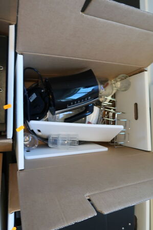 4 stk. kasser med kontorartikler