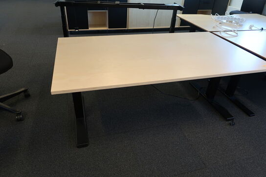 2 stk. el. hæve/sænke skriveborde KINNARPS