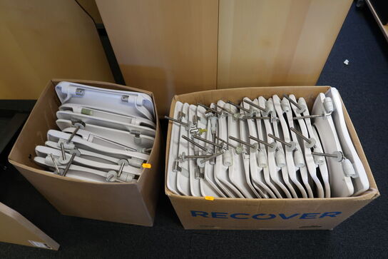 2 stk. kasser med toiletbrætter