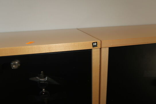 3 stk. reoler/skabe HOLMRIIS samt el. hæve/sænke skrivebord (defekt)