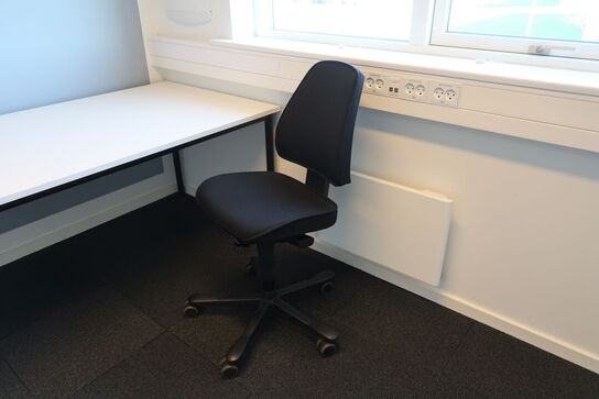 Mødebord EFG med kontorstol KINNARPS