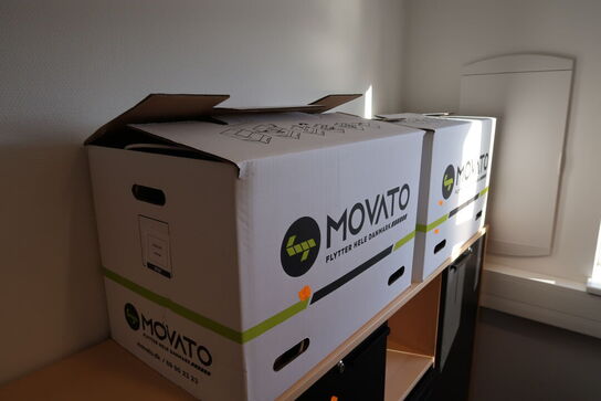 2 stk. kasser med forlængerledninger