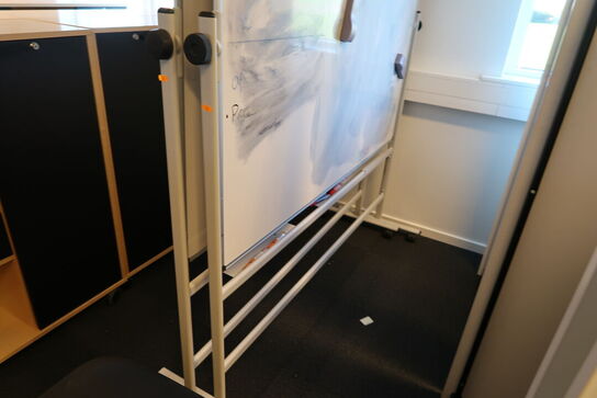 2 stk. whiteboards på stativ