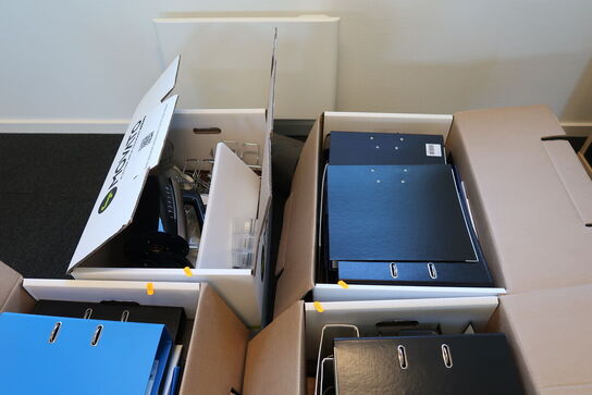 4 stk. kasser med kontorartikler