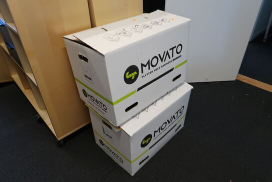 2 stk. kasser med kaffekander og kontorartikler