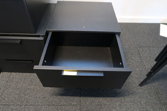 13 stk. reoler/skabe