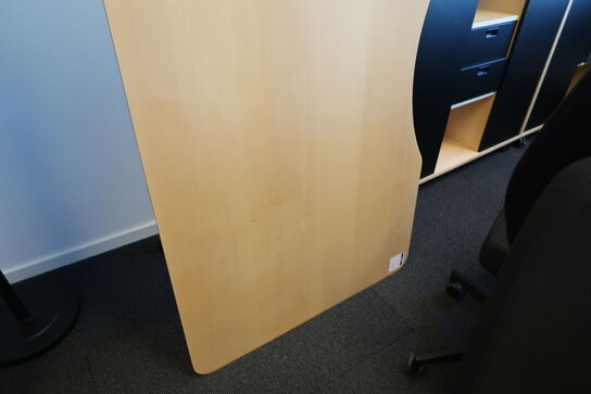 El. hæve/sænke skrivebord samt stumtjener og stk. reoler/skabe