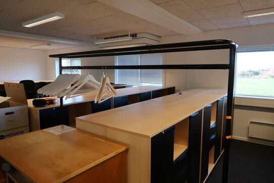 Tøjstativ med bøjler