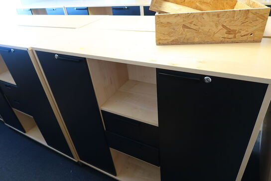 3 stk. reoler/skabe HOLMRIIS samt bordplade