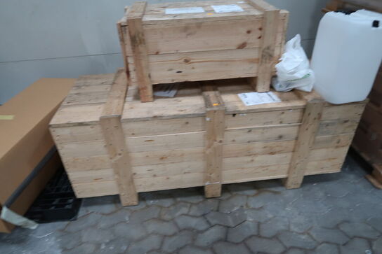 2 stk. opbevaringskasser med indhold