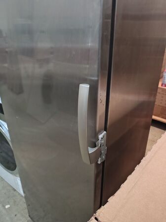 Køleskab, brugt.  BLOMBERG. 