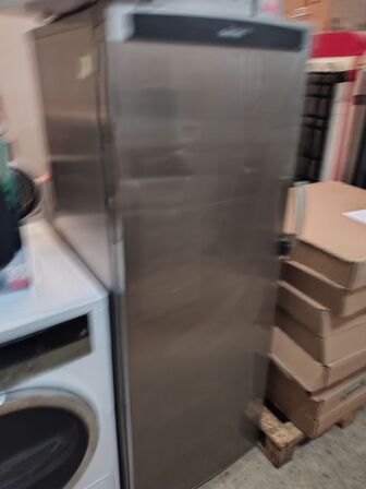 Køleskab, brugt.  BLOMBERG. 