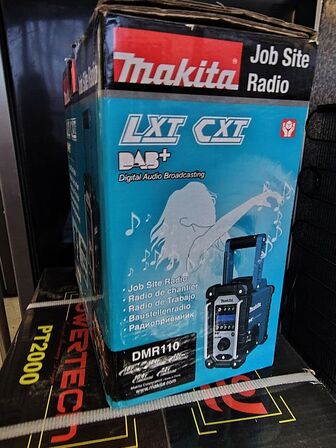 Radio.  MAKITA. 