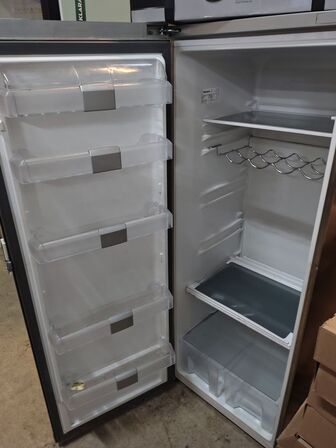 Køleskab, brugt.  BLOMBERG. 