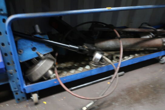 Opbevaringsvogn med indhold