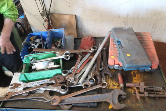 Opbevaringsvogn med indhold