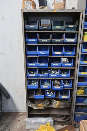 Sortimentsskab med indhold