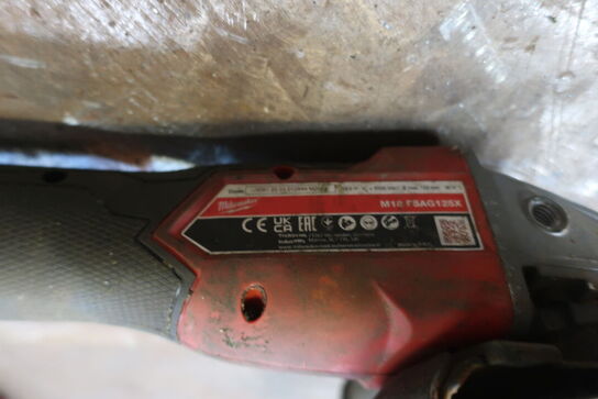 2 stk. akku håndværktøj MILWAUKEE M18 FSAG125X, M18 FPD3