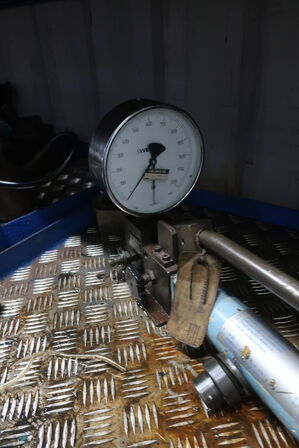 Hydraulisk håndpumpe m.m.