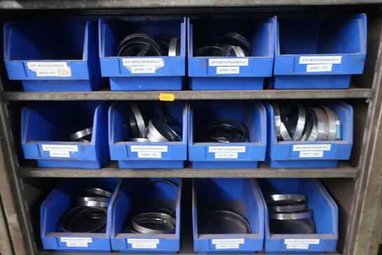 Sortimentsskab med indhold