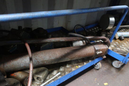 Opbevaringsvogn med indhold