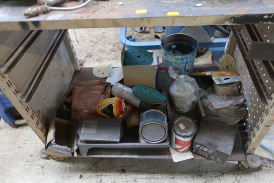 Opbevaringsvogn med indhold