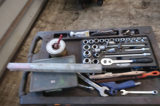 Værktøjsvogn med div. Værktøj