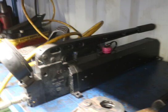 Hydraulisk håndpumpe m.m.