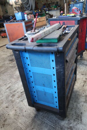 Værktøjsvogn med div. Værktøj