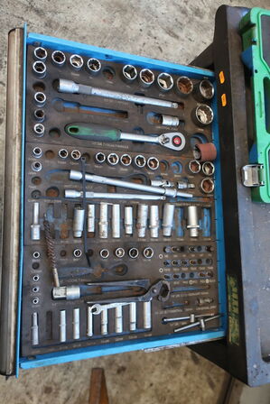 Værktøjsvogn med div. Værktøj