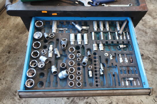 Værktøjsvogn med div. Værktøj