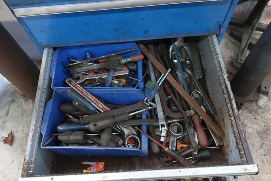 Stålskab med div. Værktøj