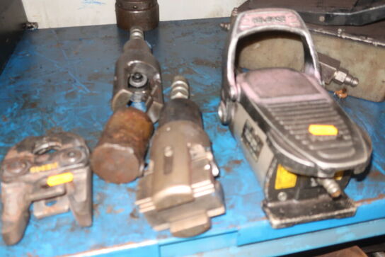 Hydraulisk håndpumpe m.m.